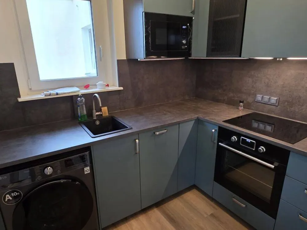 Nachmieter gesucht: ABSCHLAG 7.500 € & VORGANG BEACHTEN BITTE: Helle 1-Zimmer-Wohnung in Mariendorf (Balkon & Weitblick)