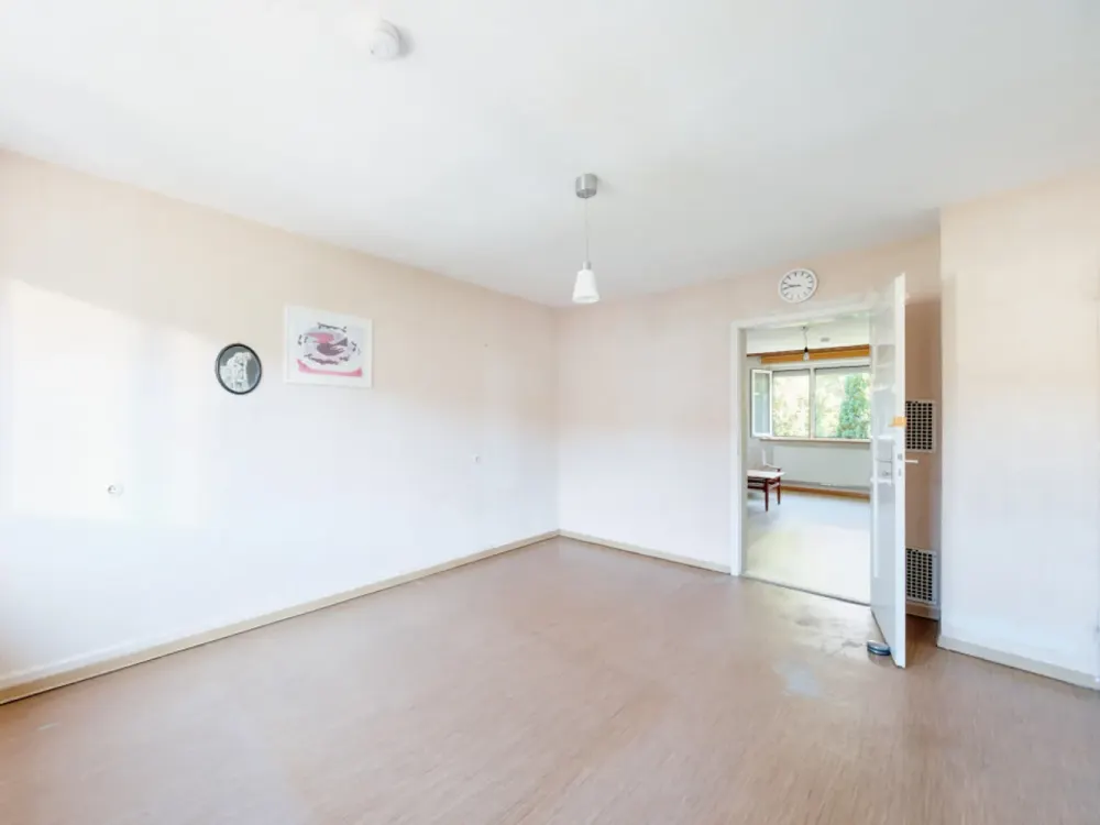 1 Year Fixed Term: Living in the West! Bright, Quiet 3-Room Apartment with Balcony and Garden