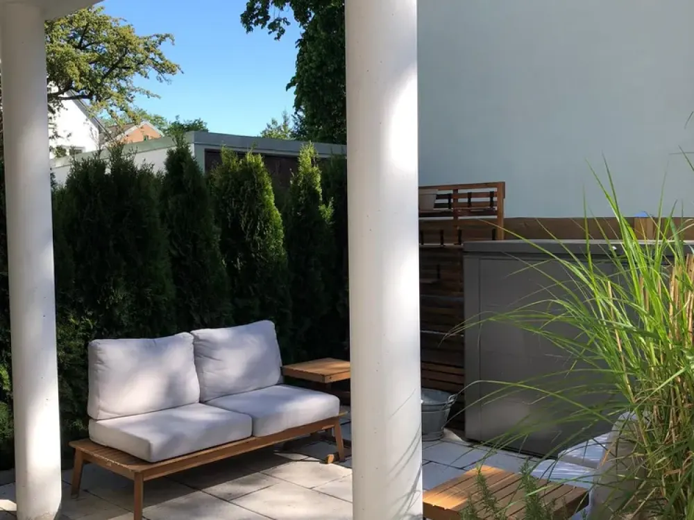 Helle und ruhig gelegene 5-Zimmer-EG-Wohnung mit kleinem Garten und EBK in Waldtrudering