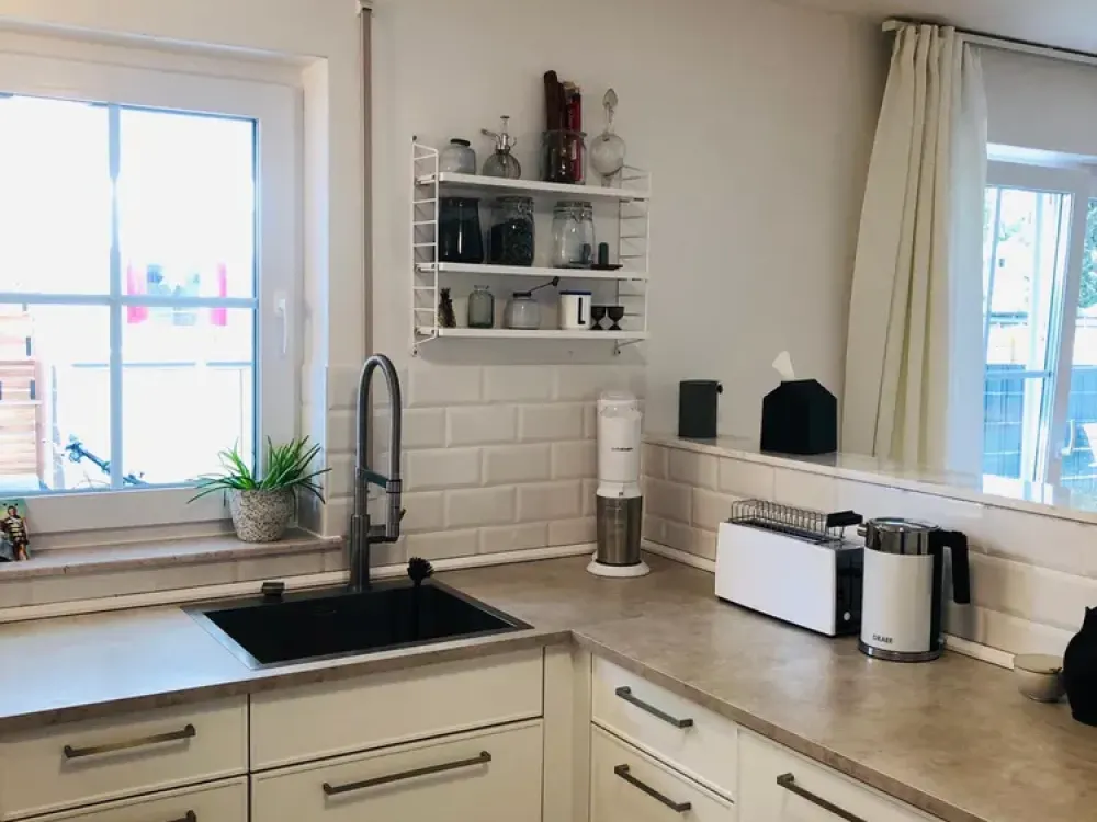 Helle und ruhig gelegene 5-Zimmer-EG-Wohnung mit kleinem Garten und EBK in Waldtrudering