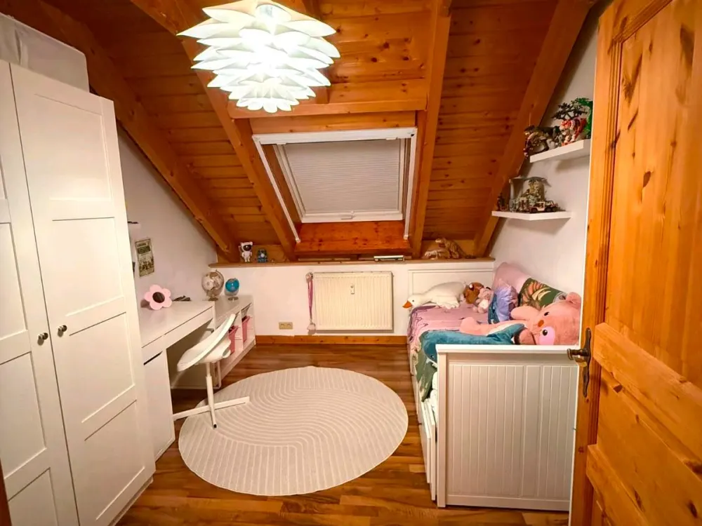 Attraktive und lichtdurchflutete 3-Zimmer-Dachgeschosswohnung