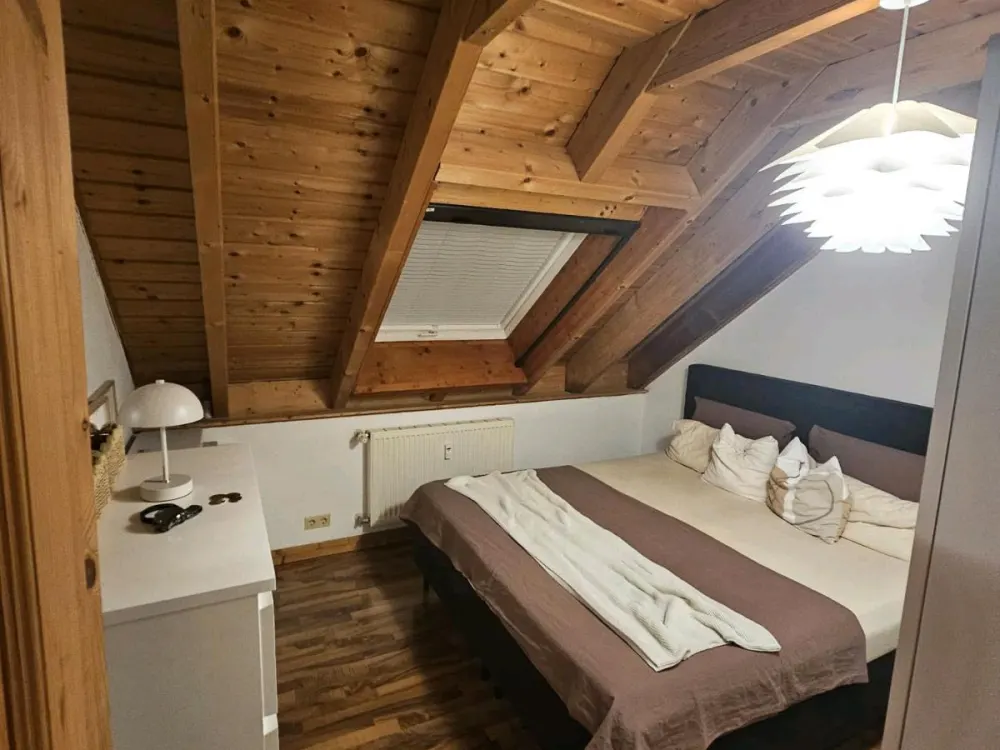 Attraktive und lichtdurchflutete 3-Zimmer-Dachgeschosswohnung