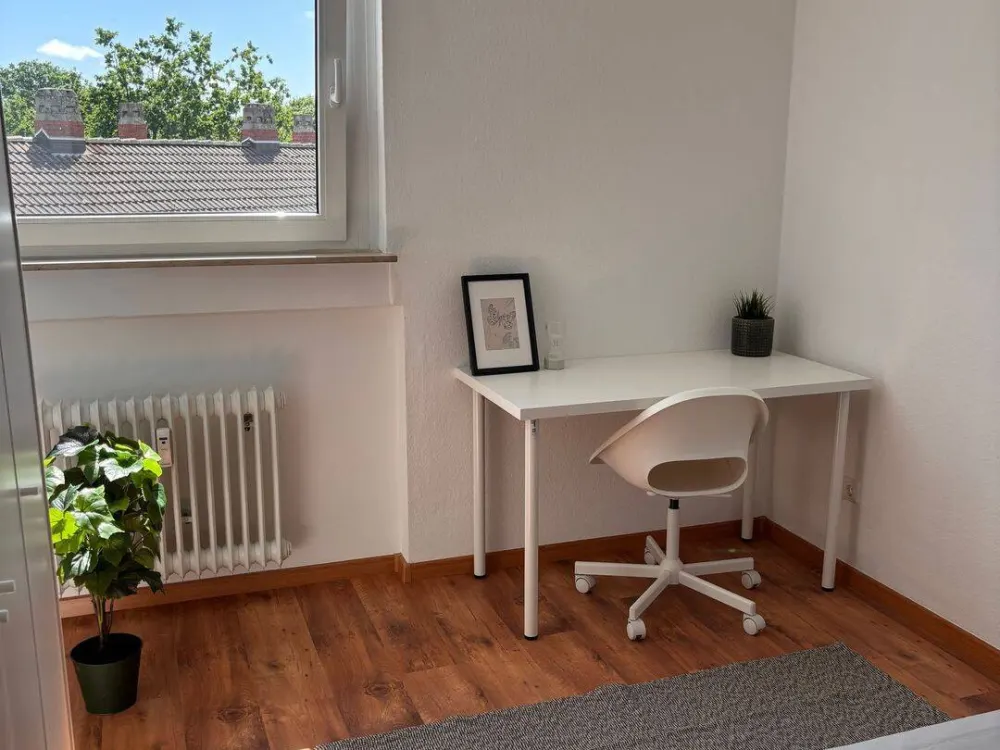 ?? Ein freies Zimmer in moderner 4er-WG - saniert, möbliert & bezugsfertig