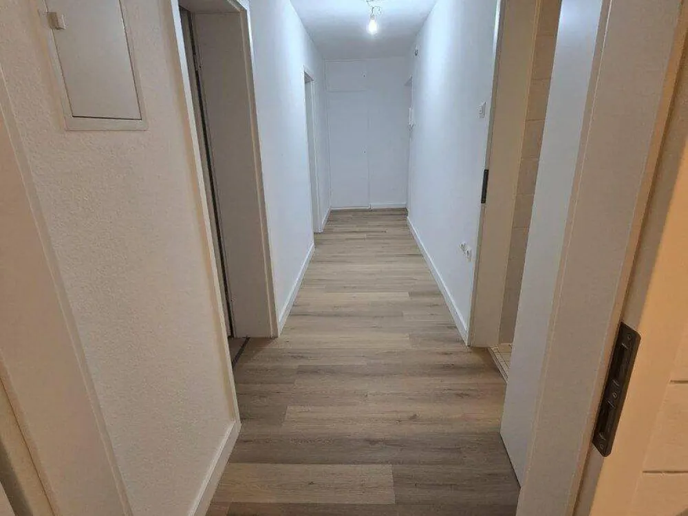 For Shared Flat, Couples or Families: Renovated 2-Room Apartment with Fitted Kitchen in Südweststadt
