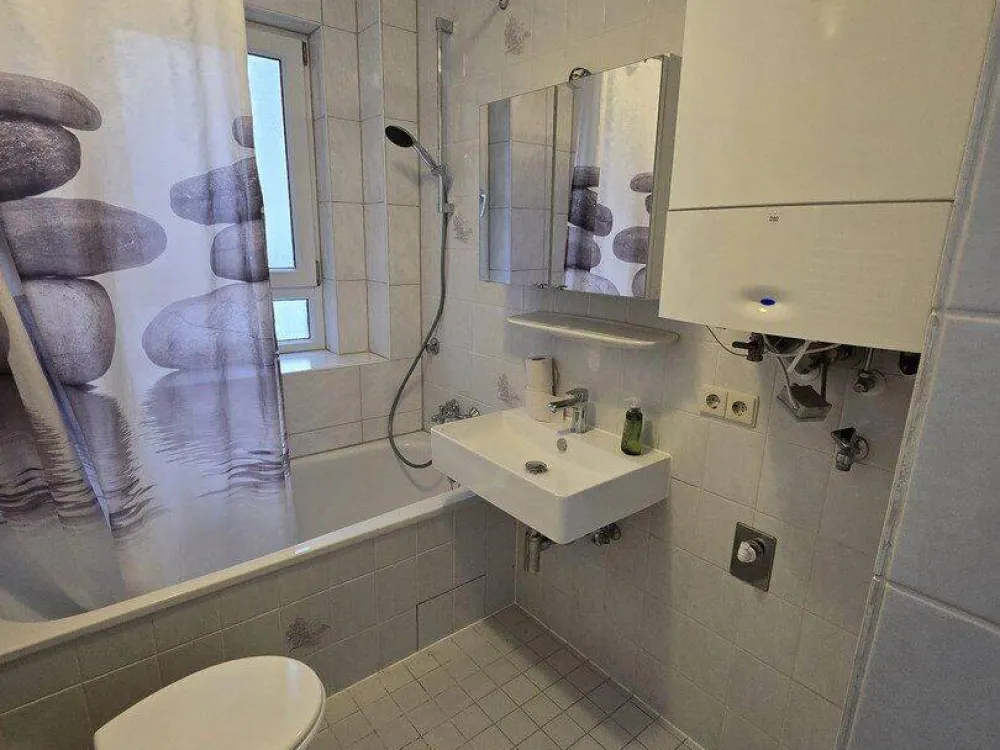 For Shared Flat, Couples or Families: Renovated 2-Room Apartment with Fitted Kitchen in Südweststadt