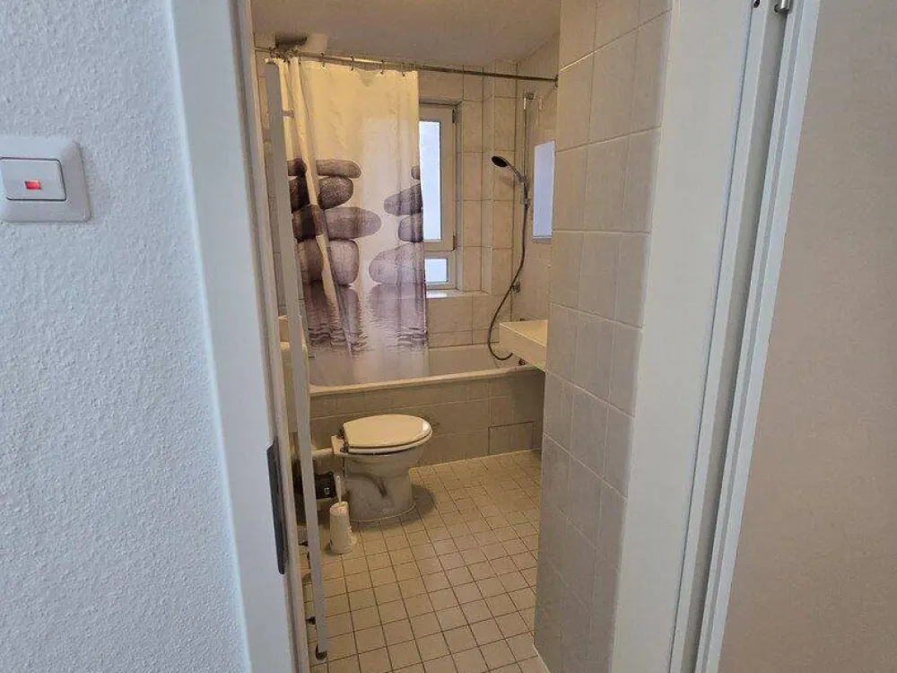 For Shared Flat, Couples or Families: Renovated 2-Room Apartment with Fitted Kitchen in Südweststadt