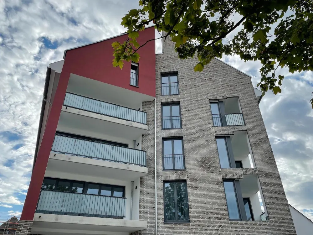 In Hanau ankommen: Maisonettewohnung auf zwei Ebenen mit Balkon