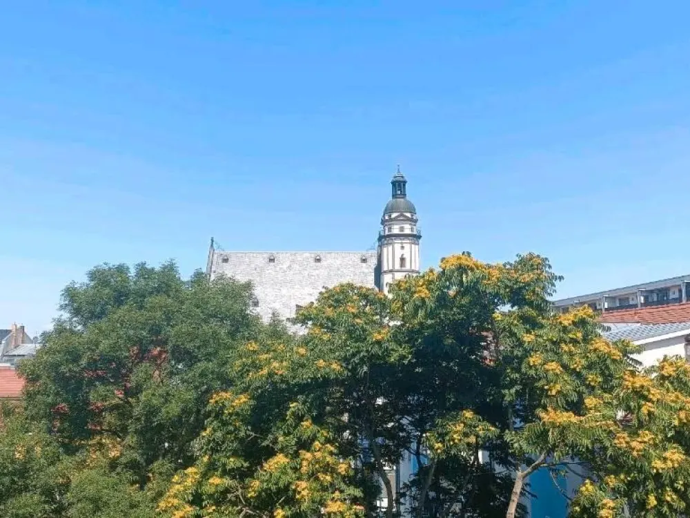Möblierte 2-Zimmerwohnung mit EBK, Balkon und Aufzug in Top Lage!