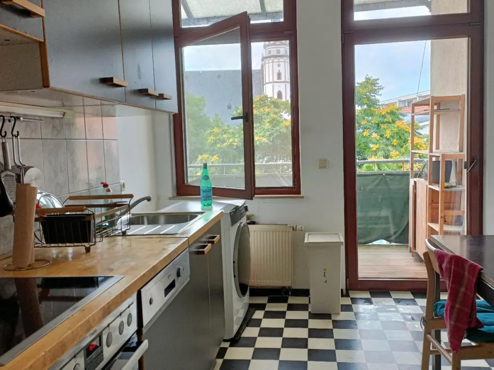 Möblierte 2-Zimmerwohnung mit EBK, Balkon und Aufzug in Top Lage!
