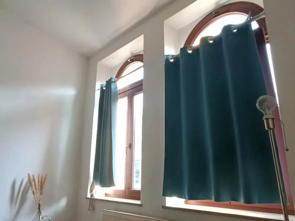 Möblierte 2-Zimmerwohnung mit EBK, Balkon und Aufzug in Top Lage!