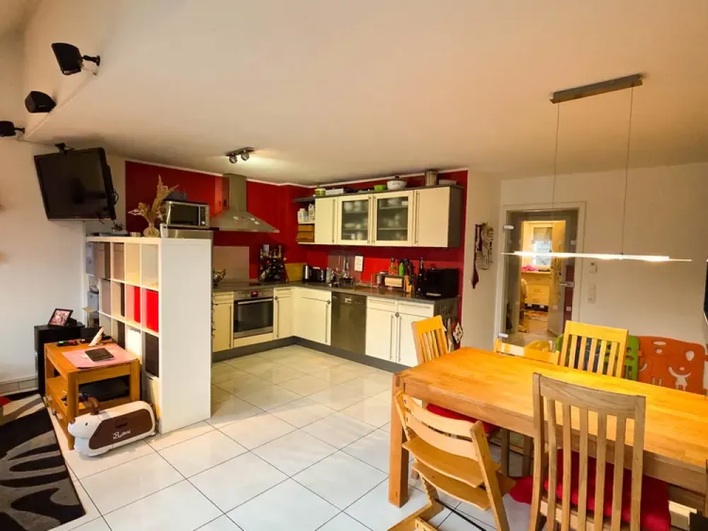 Moderne 3-Zimmer-Maisonette-Wohnung mit Balkon und EBK, zentral in Hürth-Efferen