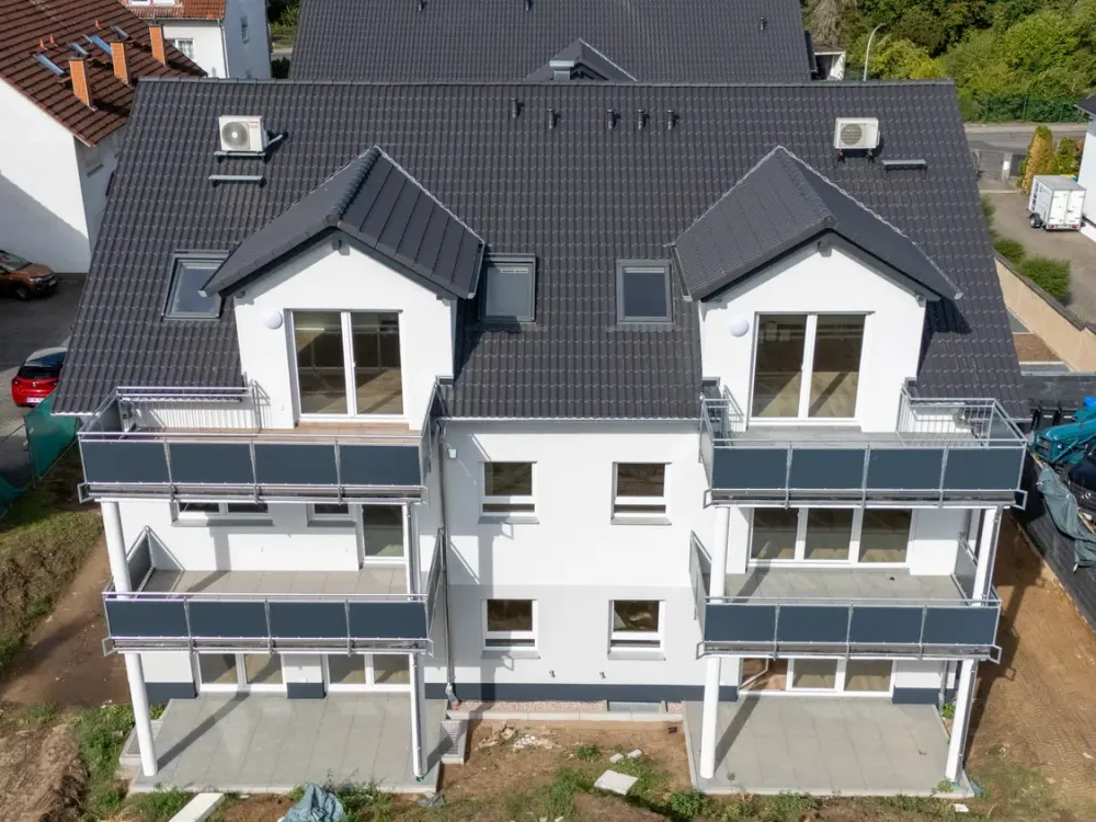 Neubau - große 4-Zimmerwohnung mit Garten