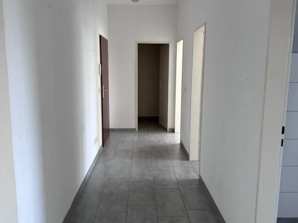 Mit Aufzug! Zentral gelegene 2 Zimmerwohnung, Balkon u. EBK, Wohnen mit kurzen Wegen