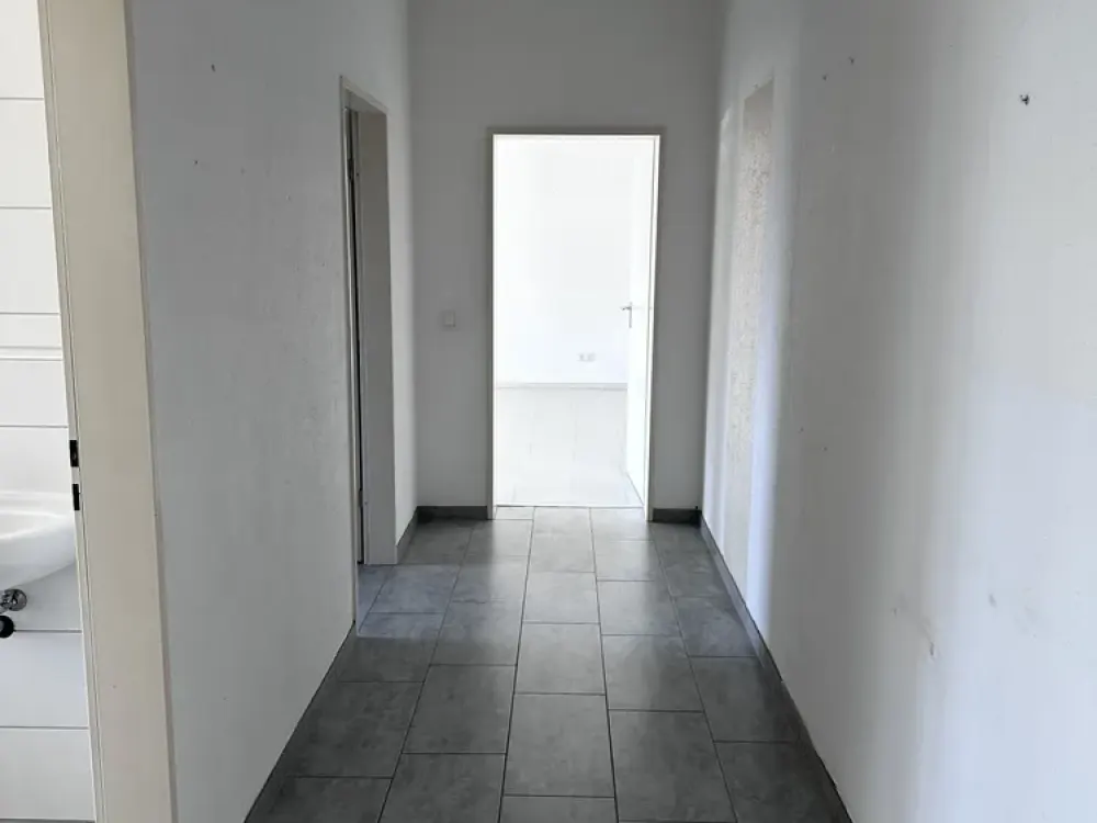 Mit Aufzug! Zentral gelegene 2 Zimmerwohnung, Balkon u. EBK, Wohnen mit kurzen Wegen