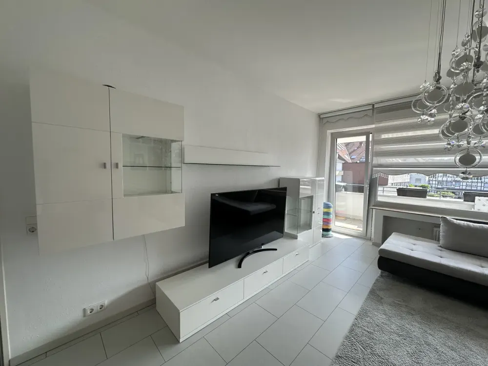 Mit Aufzug! Zentral gelegene 2 Zimmerwohnung, Balkon u. EBK, Wohnen mit kurzen Wegen
