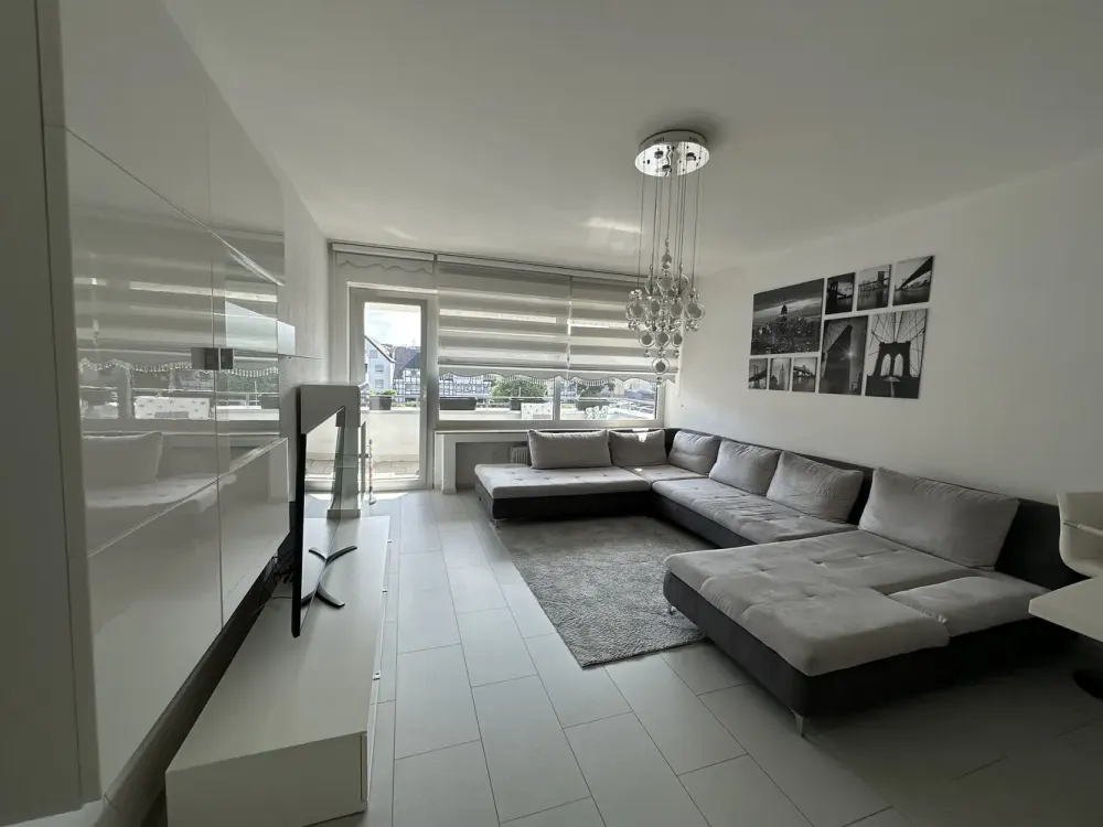 Mit Aufzug! Zentral gelegene 2 Zimmerwohnung, Balkon u. EBK, Wohnen mit kurzen Wegen