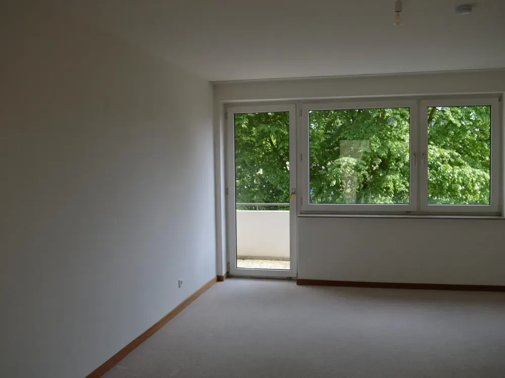 2,5 Zimmer, gut belichtet mit Balkon