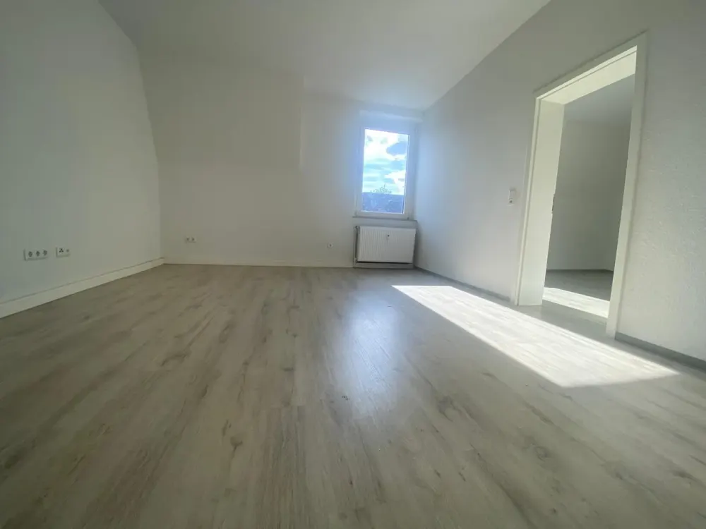 Helle 3-Zimmer-Wohnung mit neuwertigem Boden und Einbauküche, Recklinghausen, Hochstr.