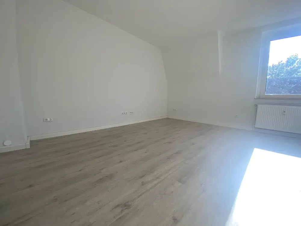 Helle 3-Zimmer-Wohnung mit neuwertigem Boden und Einbauküche, Recklinghausen, Hochstr.