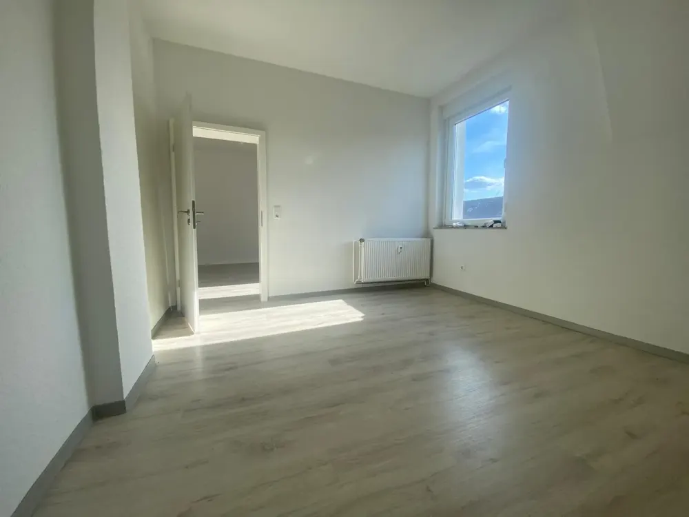 Helle 3-Zimmer-Wohnung mit neuwertigem Boden und Einbauküche, Recklinghausen, Hochstr.
