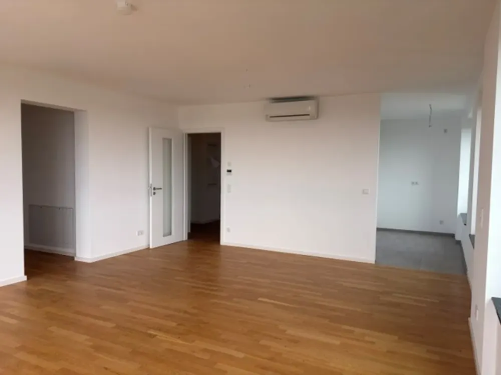 Atemberaubende, großzügige 4 Zimmer mit Panoramablick im 19. OG