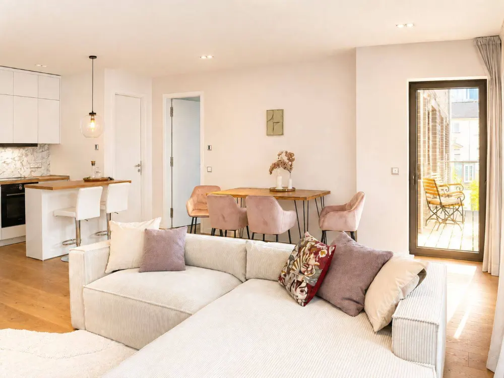 Exklusiv möblierte 2-Zimmer-Wohnung mit Balkon und Lift