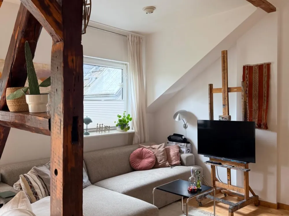 Nachmieter gesucht - 2 Zimmer (Maisonette) - Altbau zum 1.10.