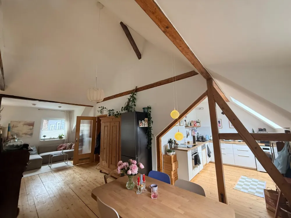 Nachmieter gesucht - 2 Zimmer (Maisonette) - Altbau zum 1.10.