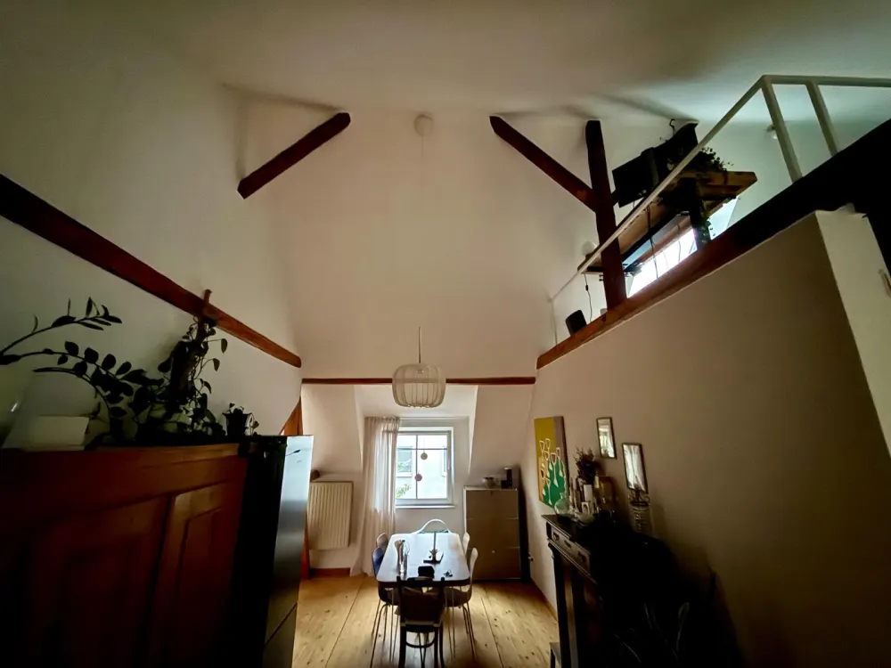 Nachmieter gesucht - 2 Zimmer (Maisonette) - Altbau zum 1.10.