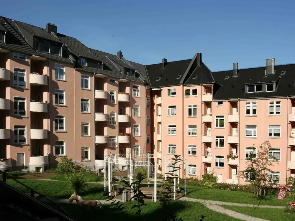 MODERNIZED 3 Rooms with BALCONY overlooking the beautiful courtyard