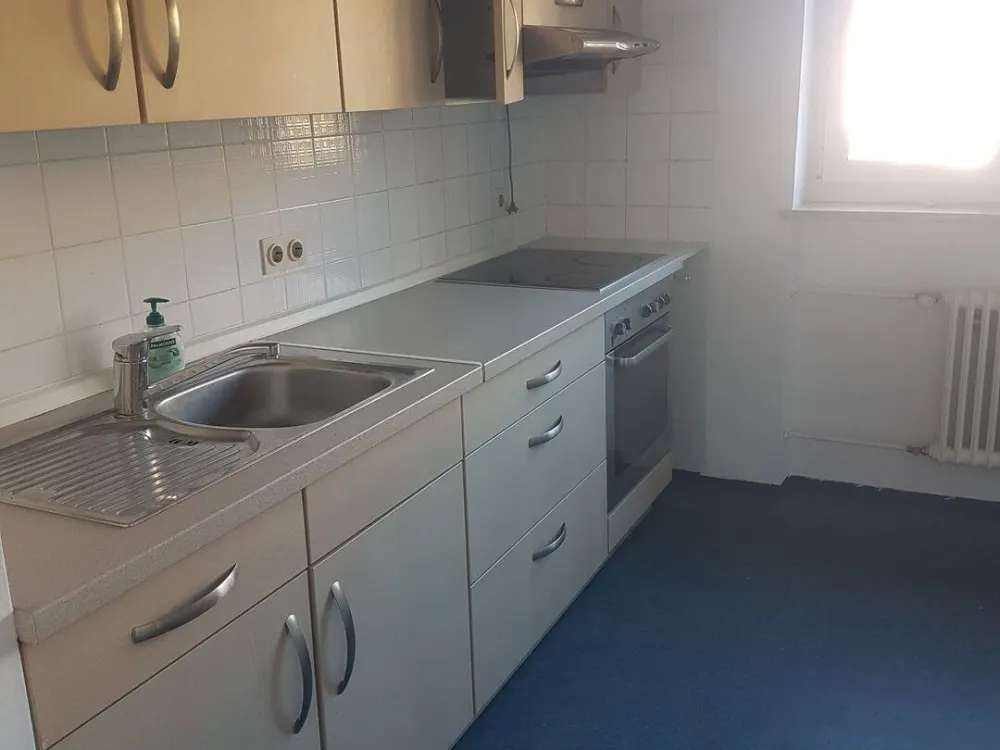 2 Zimmer Wohnung mit Tiefgarage, Einbauküche und Balkon