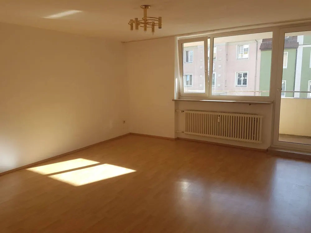 2 Zimmer Wohnung mit Tiefgarage, Einbauküche und Balkon