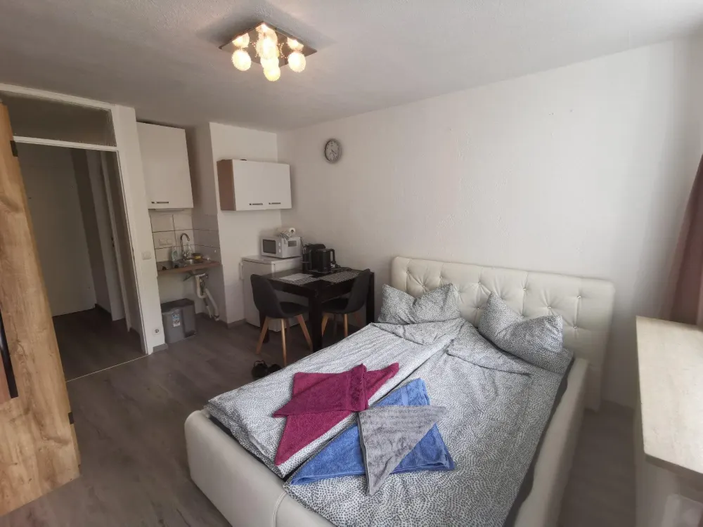 Fully Furnished Apartment Central, 5 Min to U-Bahn U1 Rotkreuzplatz