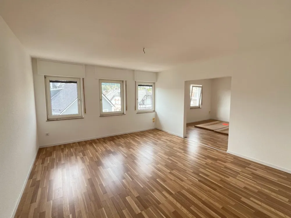 Frisch renovierte 3-Zimmer-Wohnung | 3 min zum Bahnhof | neue EBK
