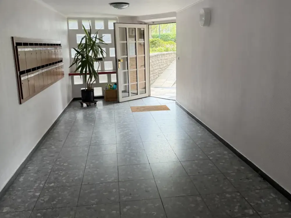 HelleAttraktive 2-Zimmer-Wohnung mit Balkon, Aufzug & Tiefgarage in Düsseldorf-Stockum