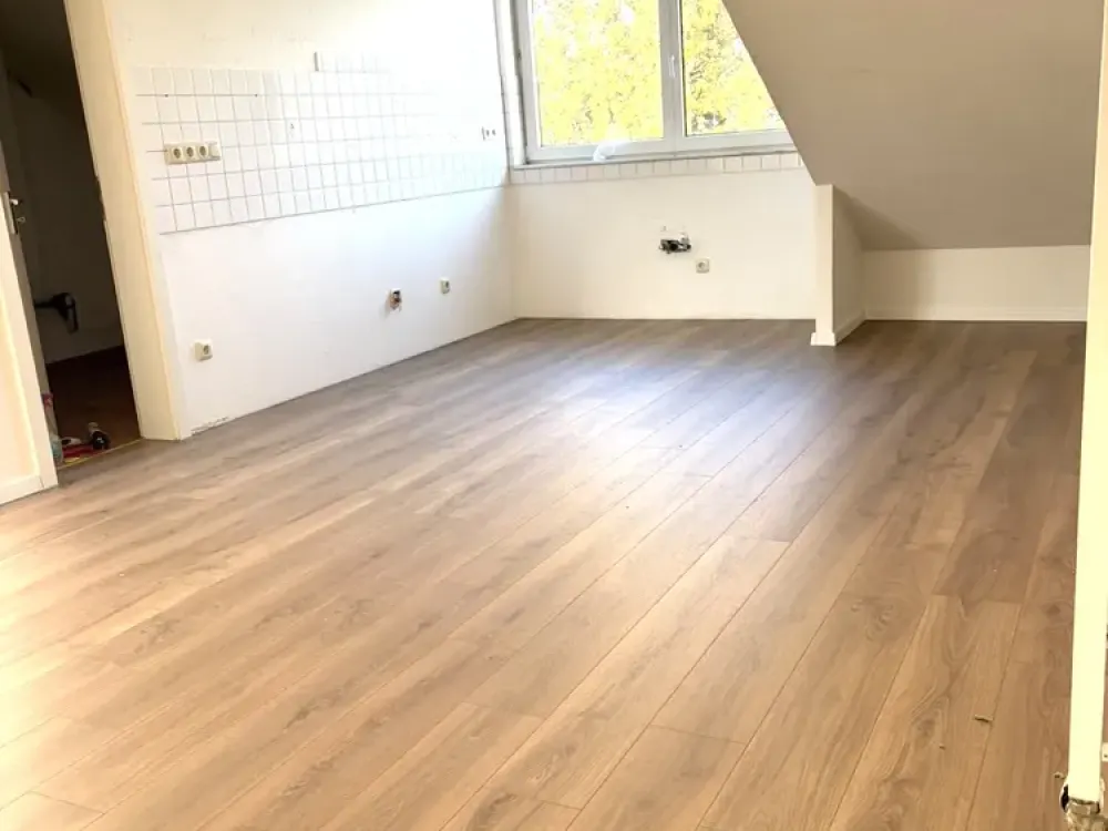 Dachgeschosswohnung mit Wohlfühlgarantie, schön gestalteten Bädern und einem Stellplatz.