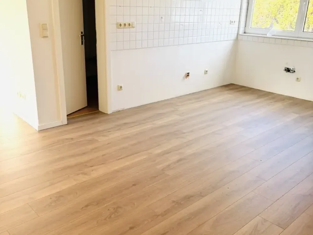 Dachgeschosswohnung mit Wohlfühlgarantie, schön gestalteten Bädern und einem Stellplatz.