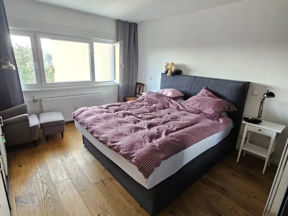 Erstvermietung nach Renovierung - Wunderschöne 2-Zimmer Wohnung im 7. OG mit Balkon und Mainblick