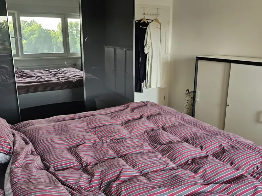 Erstvermietung nach Renovierung - Wunderschöne 2-Zimmer Wohnung im 7. OG mit Balkon und Mainblick