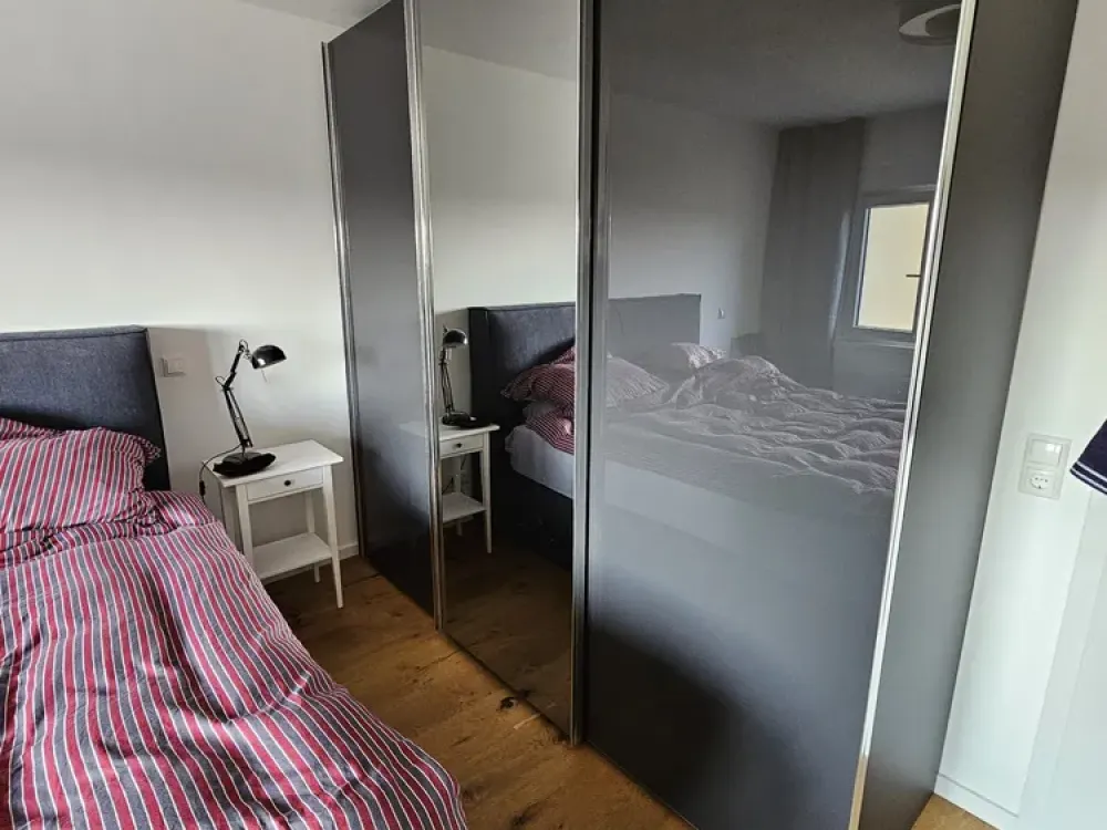 Erstvermietung nach Renovierung - Wunderschöne 2-Zimmer Wohnung im 7. OG mit Balkon und Mainblick
