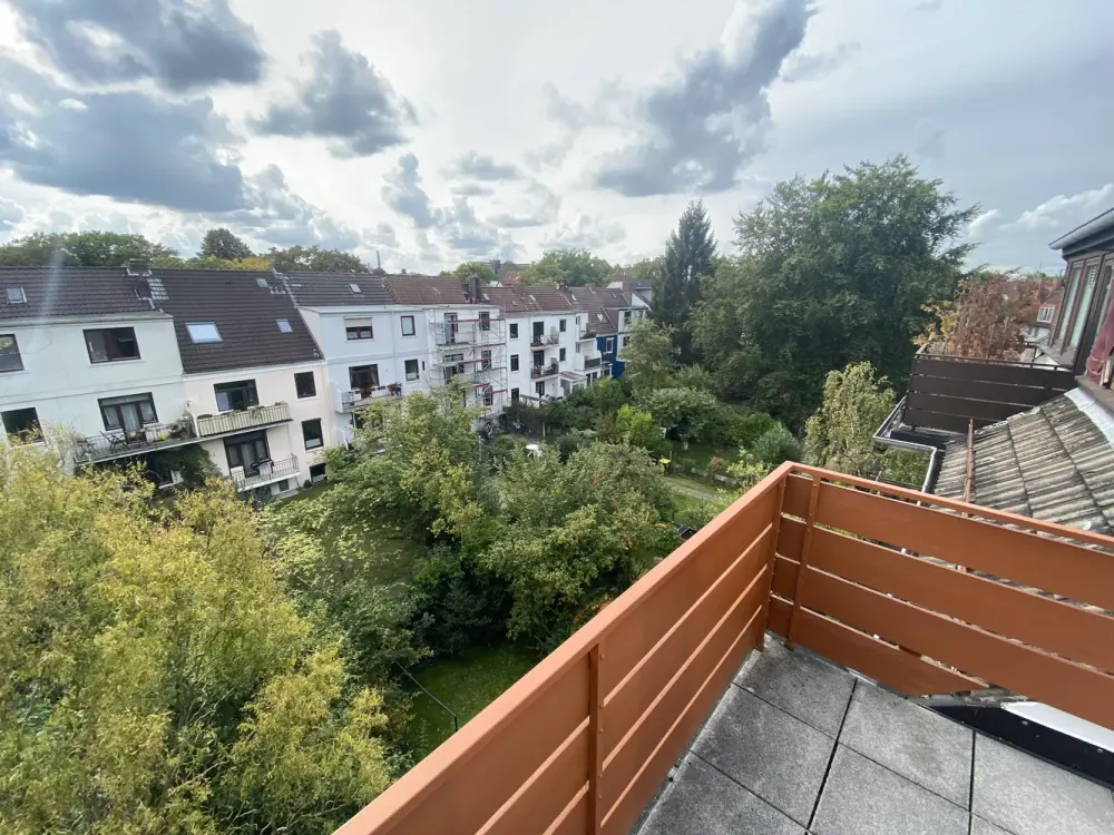 Traumhafte Dachgeschosswohnung mit Südbalkon, ruhig & zentral