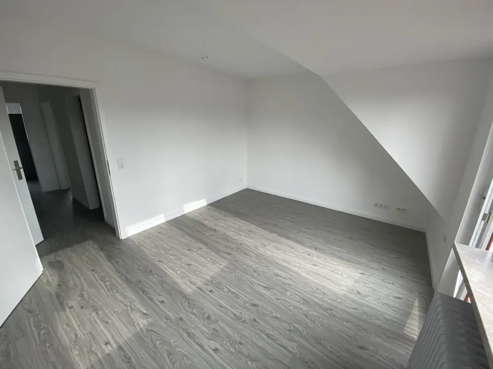Traumhafte Dachgeschosswohnung mit Südbalkon, ruhig & zentral