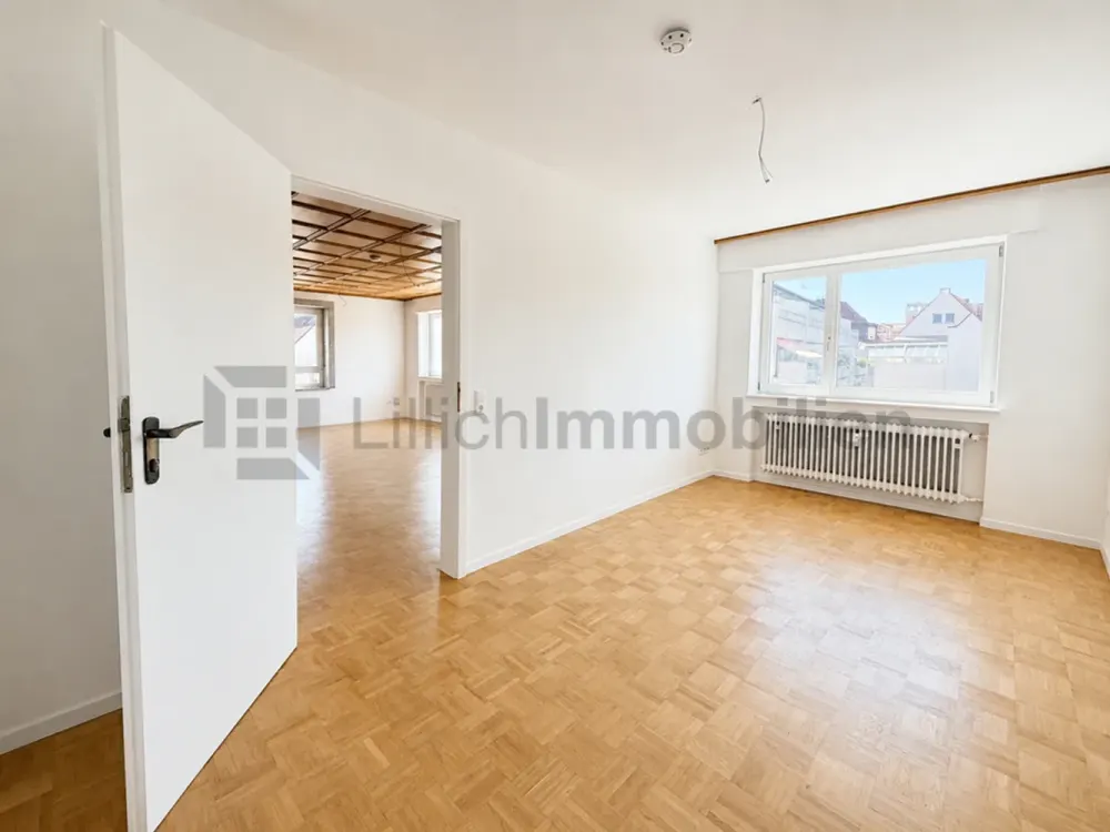 Frisch renoviert, hell und großzügig: 3,5 Zimmer mit Balkon und Wintergarten