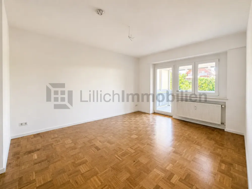 Frisch renoviert, hell und großzügig: 3,5 Zimmer mit Balkon und Wintergarten