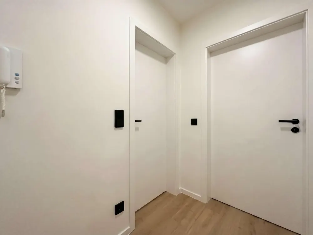 Kernsanierte 2-R-W mit Balkon und zwei Stellplätzen