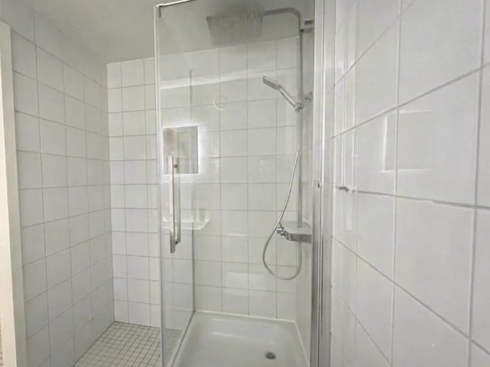 Renovated, 60sqm, 2-room apartment near Klinikum links der Weser. Balcony & parking space