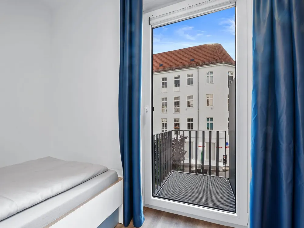Möbliertes Studio mit Balkon