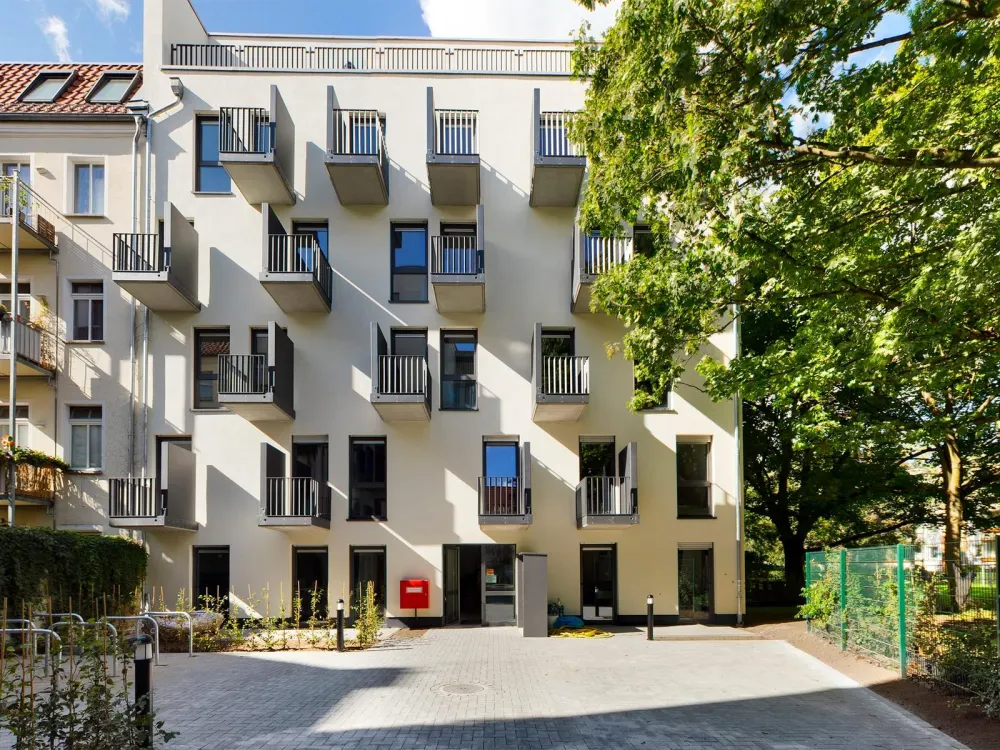 Möbliertes Studio mit Balkon