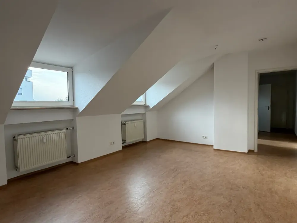 Mit Einbauküche! 1 Zimmer-Dachgeschoss-Wohnung in Stadtnähe