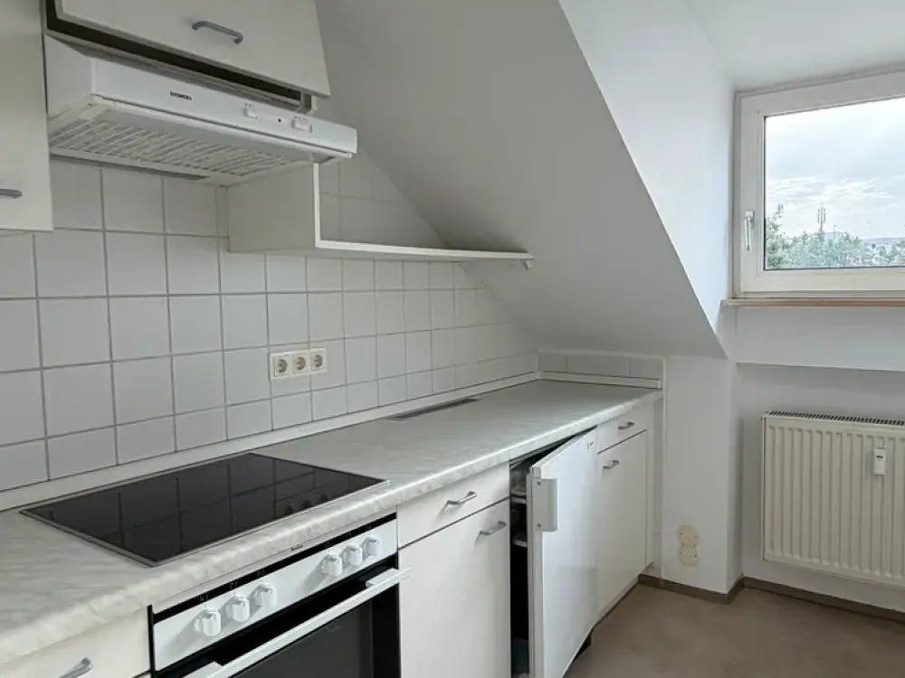 Mit Einbauküche! 1 Zimmer-Dachgeschoss-Wohnung in Stadtnähe